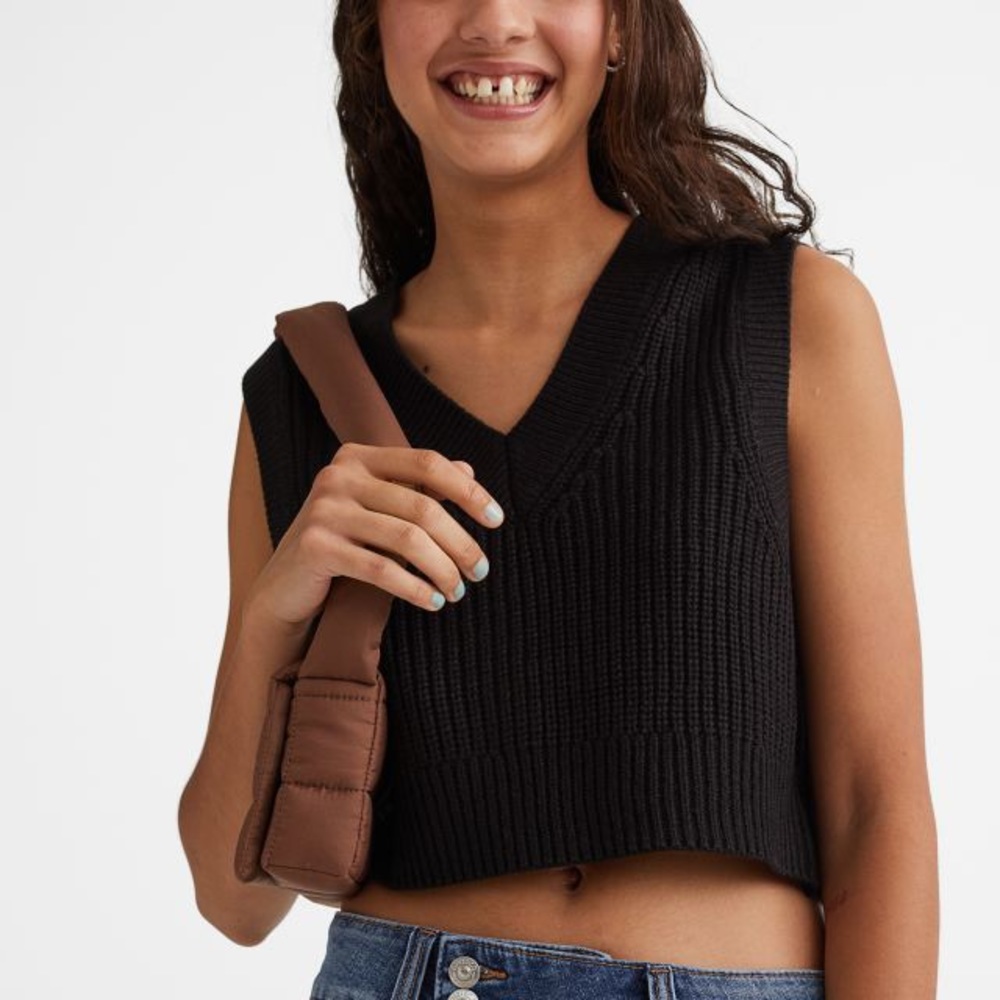 NWT • H&M • Black Rib-Knit Sweater Vest Women’s Size Medium